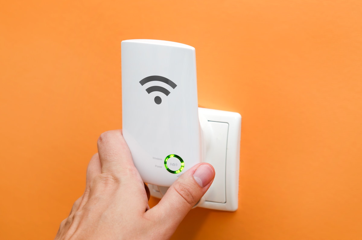 Répéteur Wi-Fi branché dans la prise, idéal, fourni avec Free, Bouygues Telecom et Orange