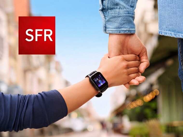 Montre connectee au poignet d'un enfant qui tient la main du parent, grâce à l'offre Kids watch de SFR
