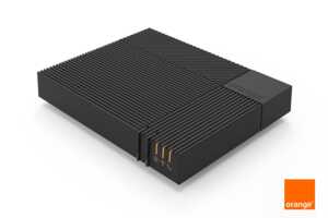 Modem Livebox 5 sur fond blanc, à 20€ avec la série spéciale fibre "Just Livebox"