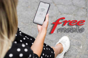 Fille avec smartphone et logo 5G et Free Mobile, car l'opérateur revisite son Série Free : 120 Go à 8.99€