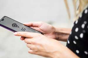 Le Samsung Galaxy A25 voit son prix chuter de 23 % chez Rue du Commerce.