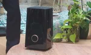 Nouveau modem Bbox sur table, car nouvelle offre "one-play" de Bouygues Telecom à moins de 25€/mois