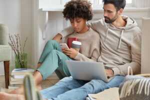 Associer son forfait mobile à une box internet offre de nombreux avantages.