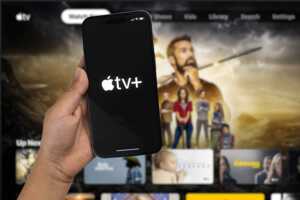 La plateforme de streaming Apple TV est disponible sur TV connectée et sur smartphone notamment.