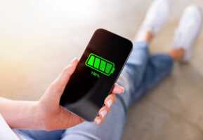 Un téléphone entièrement rechargé à 100%