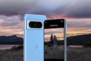 Le Google Pixel 8 Pro bleu sur fond de paysage au soleil couchant, en promo à moins de 400€ chez Rakuten