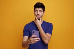 Homme s'interroge sur la Série Limitée SFR de 30 Go à 17€