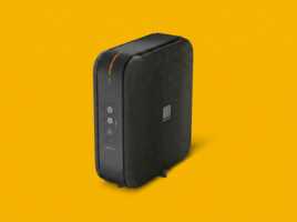 Routeur Livebox 7 d'Orange sur fond jaune.