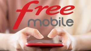Mains pianotent sur smartphone avec logo Free Mobile