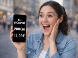Femme montre son smartphone en souriant, ravie de son forfait 5G de 200Go à moins de 12€ sur réseau Orange grâce à YouPrice