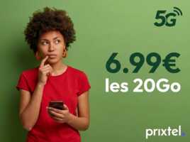 Publicité Prixtel : forfait 5G à 6,99€ pour 20Go avec une femme tenant un smartphone sur fond vert.