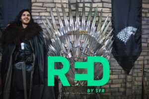 Logo de RED by SFR sur le trône de Game of Thrones, car la reine des Box pas chères subit une forte concurrence