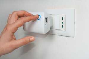 Main branche répéteur dans prise murale, parfait pour unmeilleur Wi-Fi et dispo avec certaines Box