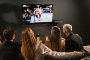 Amis devant combat octogone, film La Cage, car Netflix et RMC Sports offerts avec Box SFR