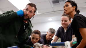 Emmy Awards 2026 : The Pitt et Hacks écrasent la concurrence, Apple TV et HBO Max en pole position