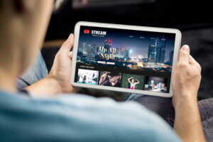 Un service de streaming inclus dans 2 abonnements parfaits pour les amateurs de films et séries.