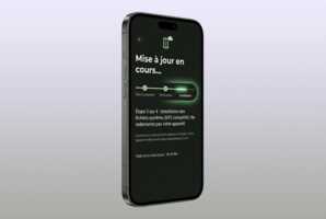 Smartphone affichant une barre de progression d'installation de mise à jour système à 65%.