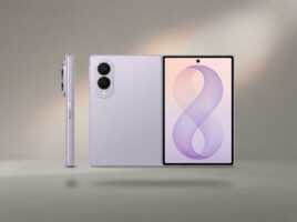 Smartphone pliable Samsung de couleur lilas vu de profil et de face sur un fond uni.