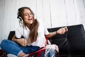 2025 est là chez RED by SFR : un forfait 5G à 130 Go pour 8,99 € et Deezer offert