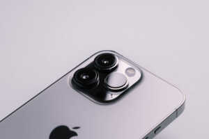 Face arrière de l'iPhone 13 Pro, à environ 300€ seulement en reconditionné chez Certideal
