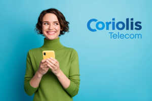 Femme très contente avec la Série Limitée 30Go de Coriolis Telecom