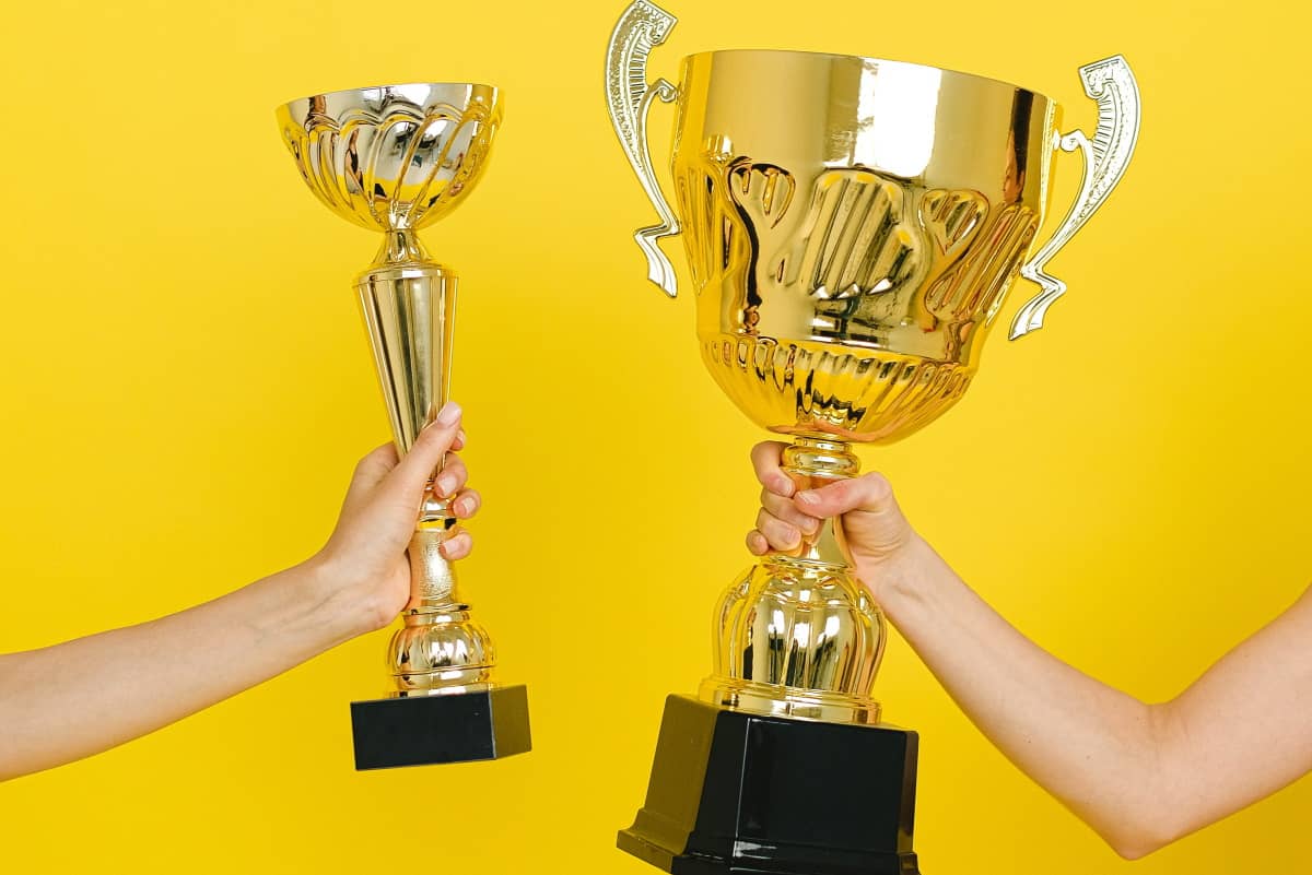 2 coupes en or pour les vainqueurs de la course au forfait pas cher sur le réseau de Bouygues Telecom