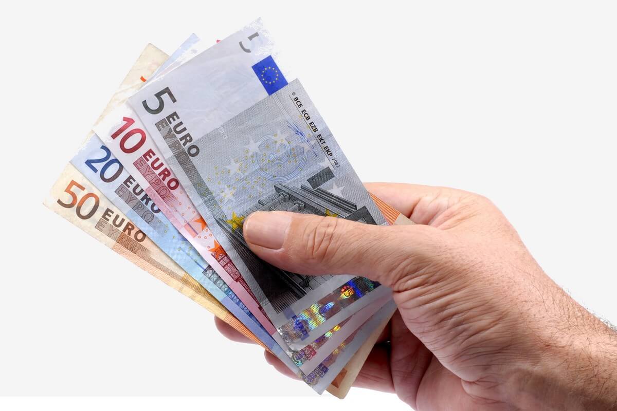Un téléphone à moins de 100 € qui tient la route ? Oui, ça existe. Et c’est sans doute le meilleur du monde dans cette catégorie aujourd’hui.