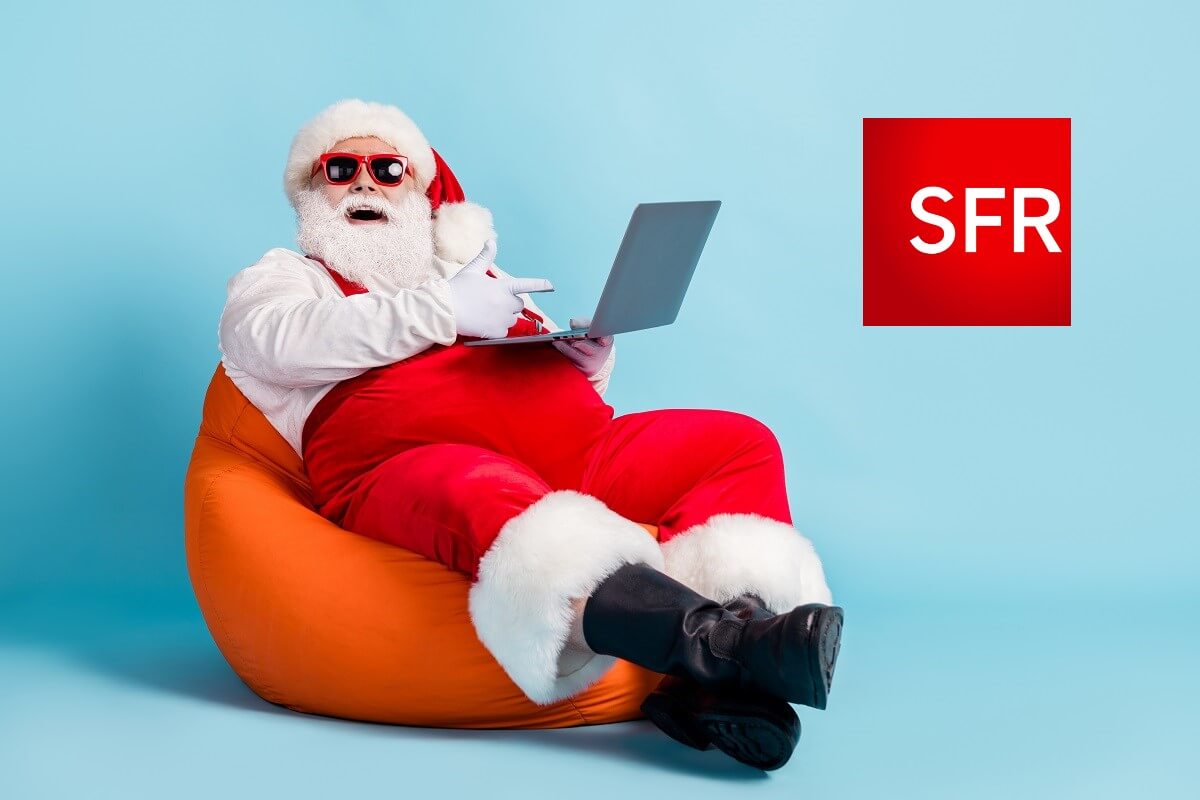 Père Noël sur pouf orange et logo de SFR, car prix promo et frais de mise en service offerts