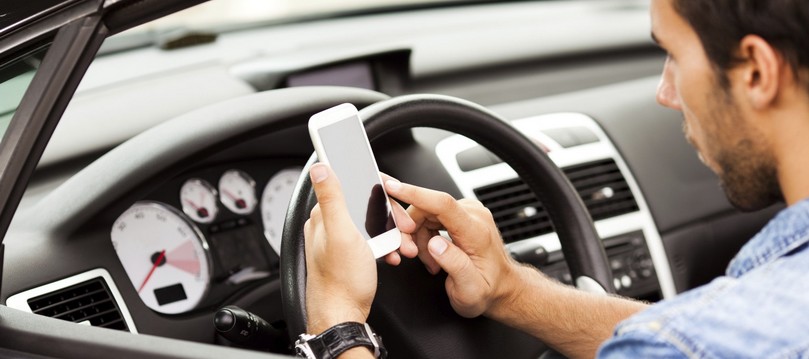 Téléphone au volant : amende et perte de points