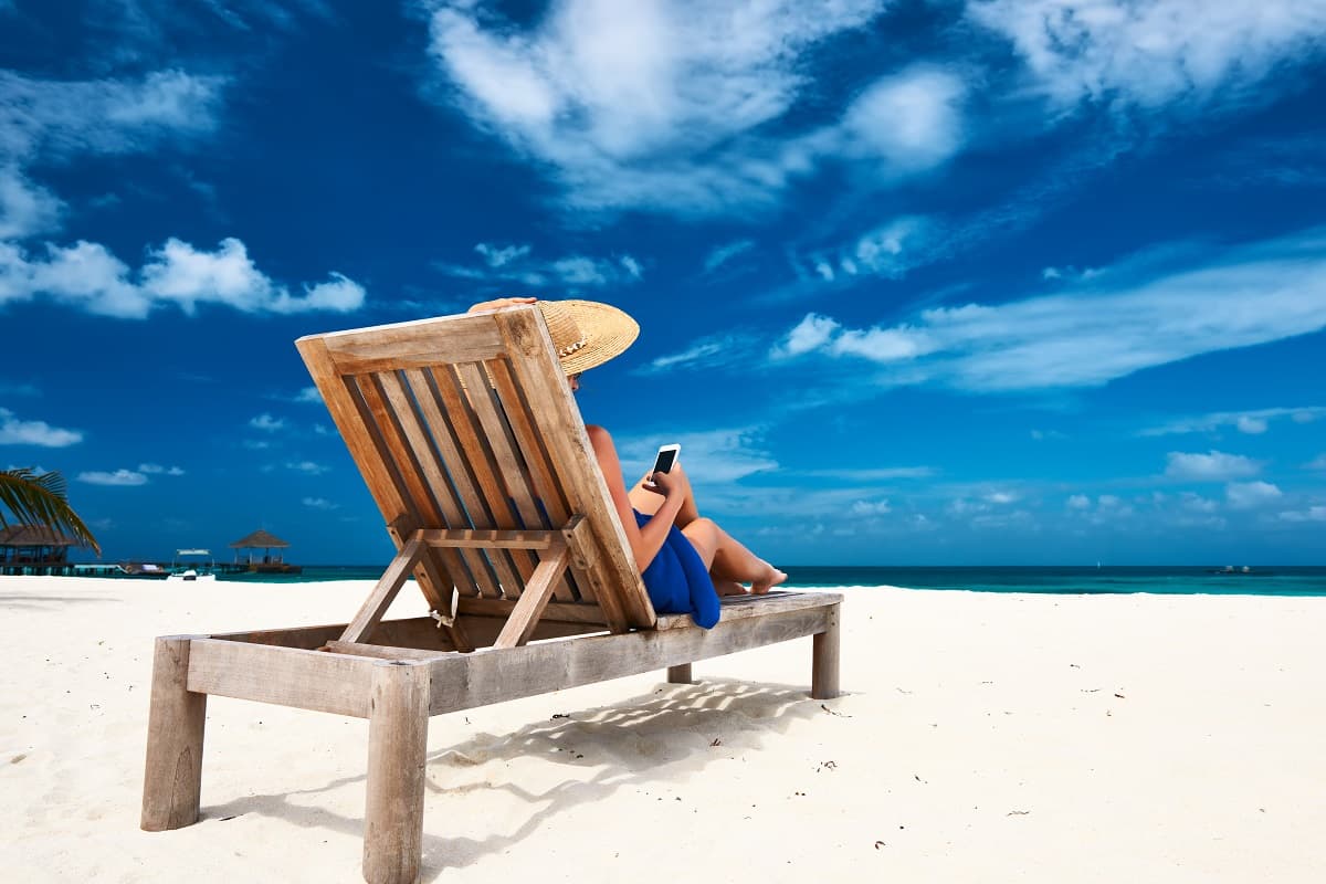 Votre forfait mobile en voyage : comment activer le roaming ?
