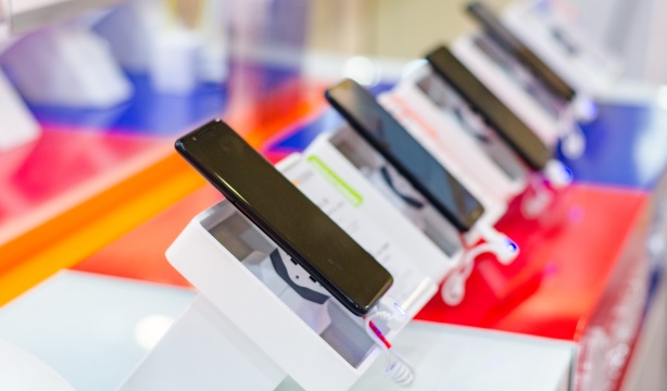 Soldes : quel forfait pour un smartphone pas cher chez Orange, SFR, Bouygues et Free ?