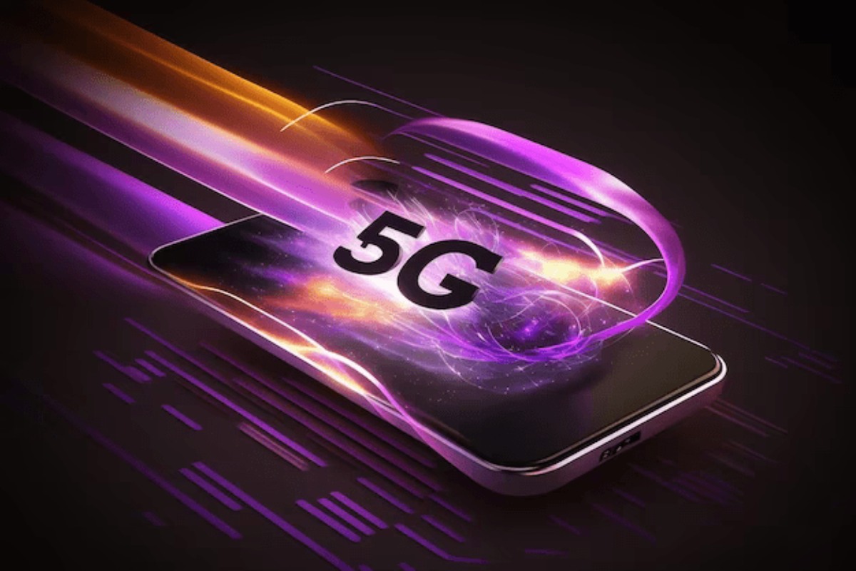 Logo 5G rose sur fond noir, pour forfait pas cher de YouPrice sur le réseau d'Orange