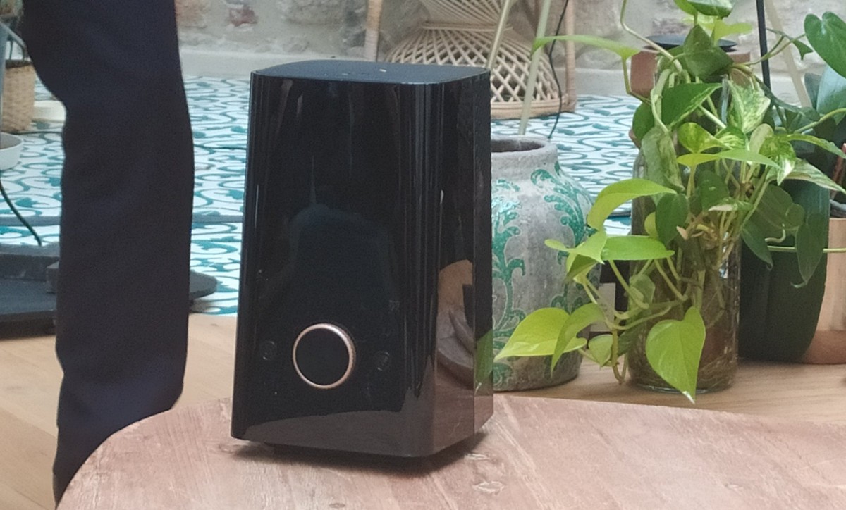 Modem Bbox sur table, pour série spéciale réservée aux client B&You