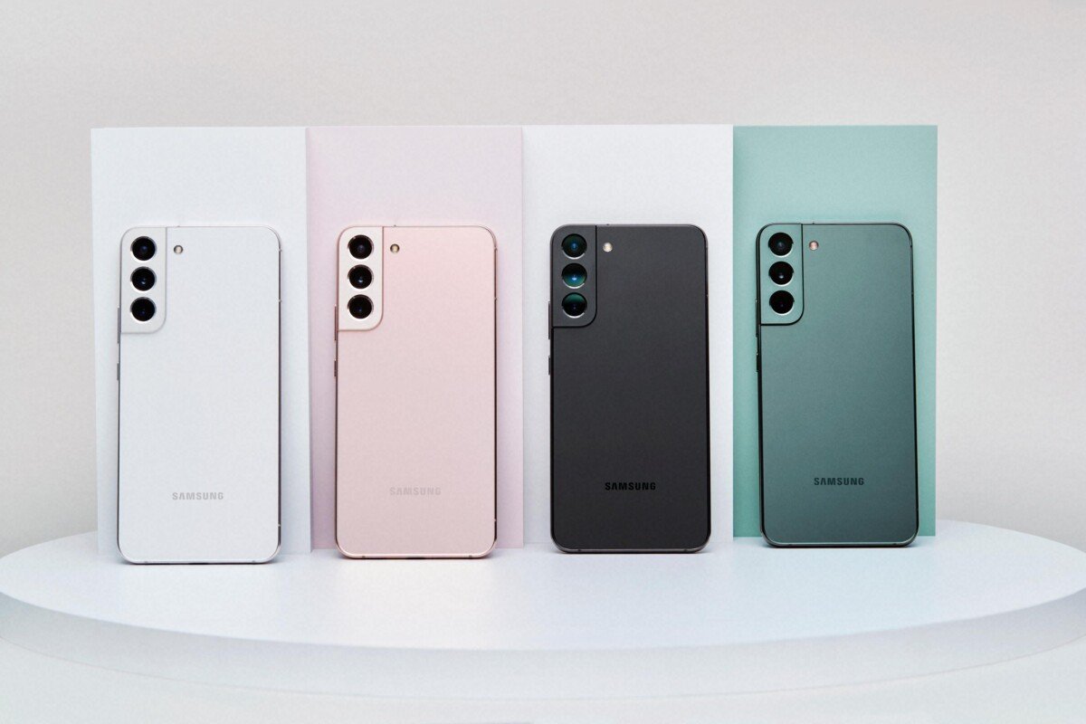 Le Galaxy S22 est déjà en promotion chez plusieurs opérateurs.