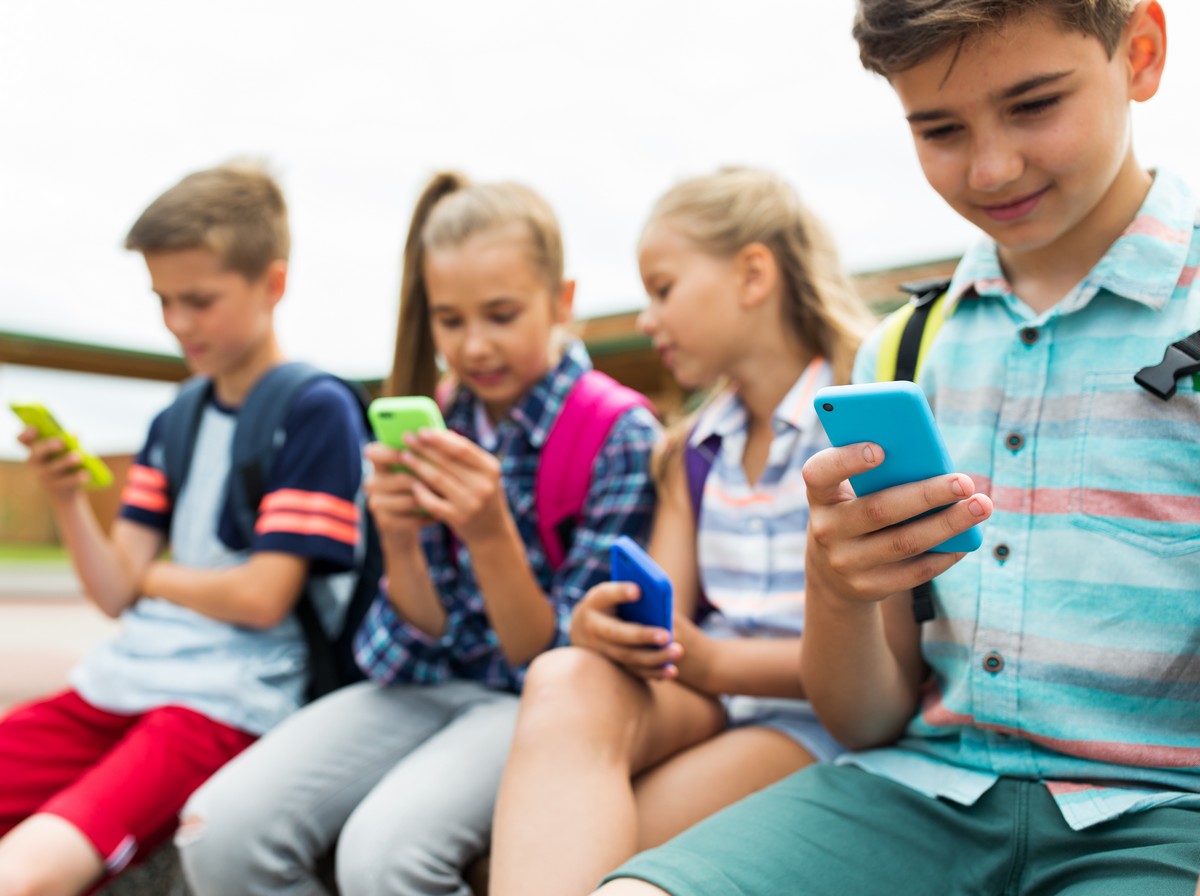 Quel téléphone choisir pour la rentrée de votre enfant au collège ?