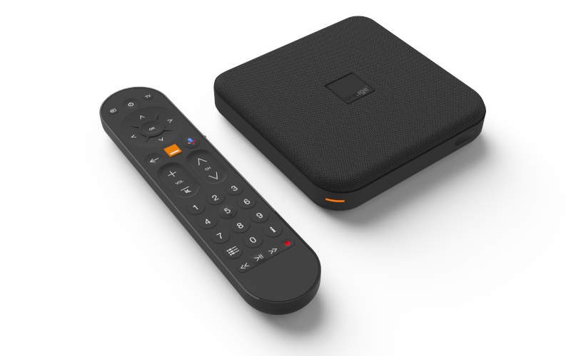 La télécommande près du nouveau décodeur Orange TV