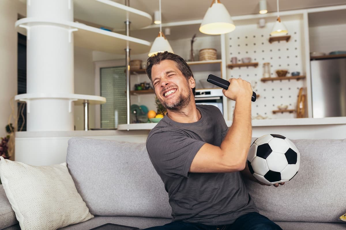 Le saviez-vous ? La France est le deuxième pays européen où regarder du football à la télévision coûte le moins cher