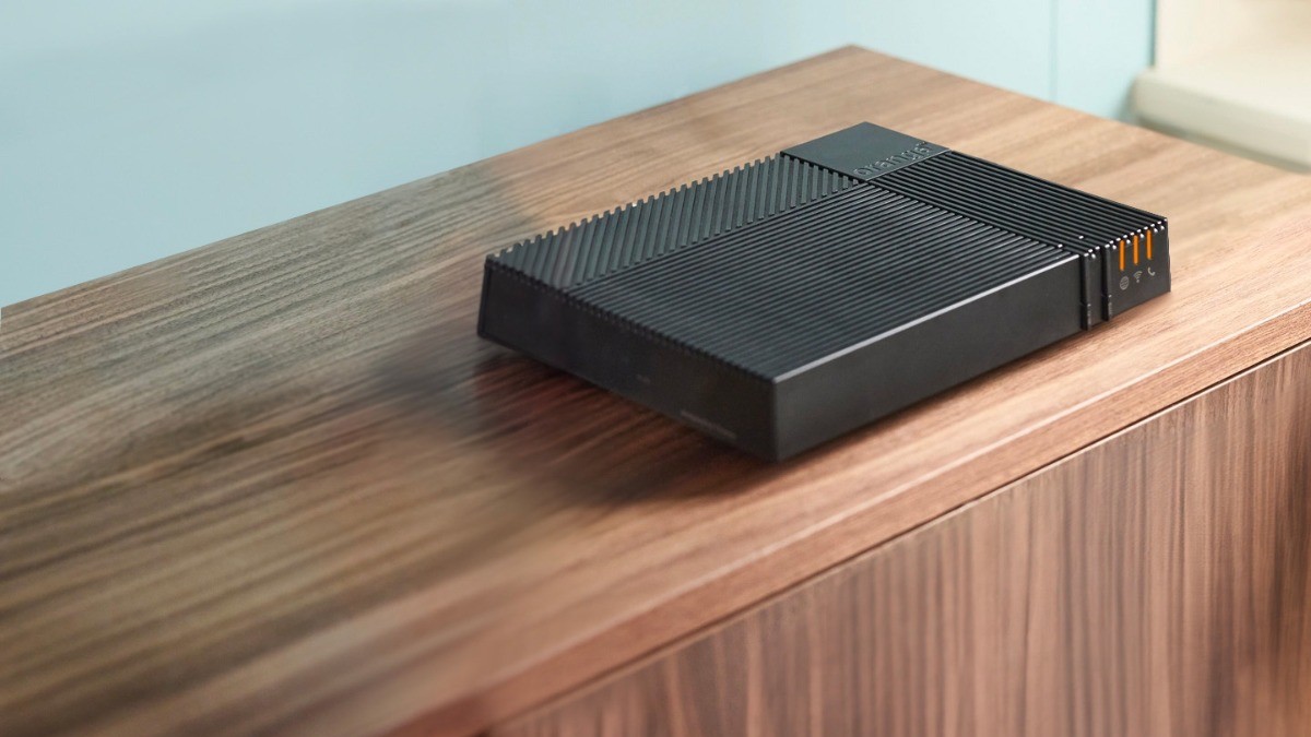 La Livebox d'Orange posée sur un meuble