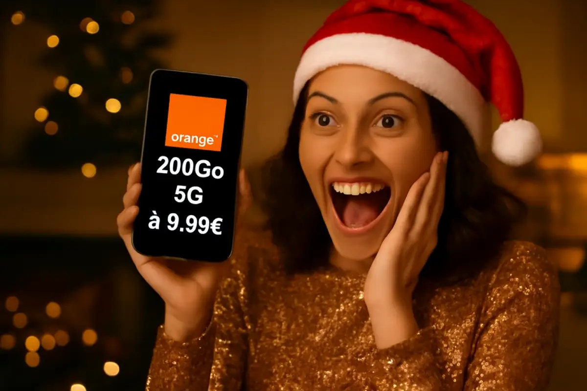 Jeune femme montre son smartphone en souriant, raviz de son forfait 200 Go en 5G à moins de 10€ sur le réseau d'Orange