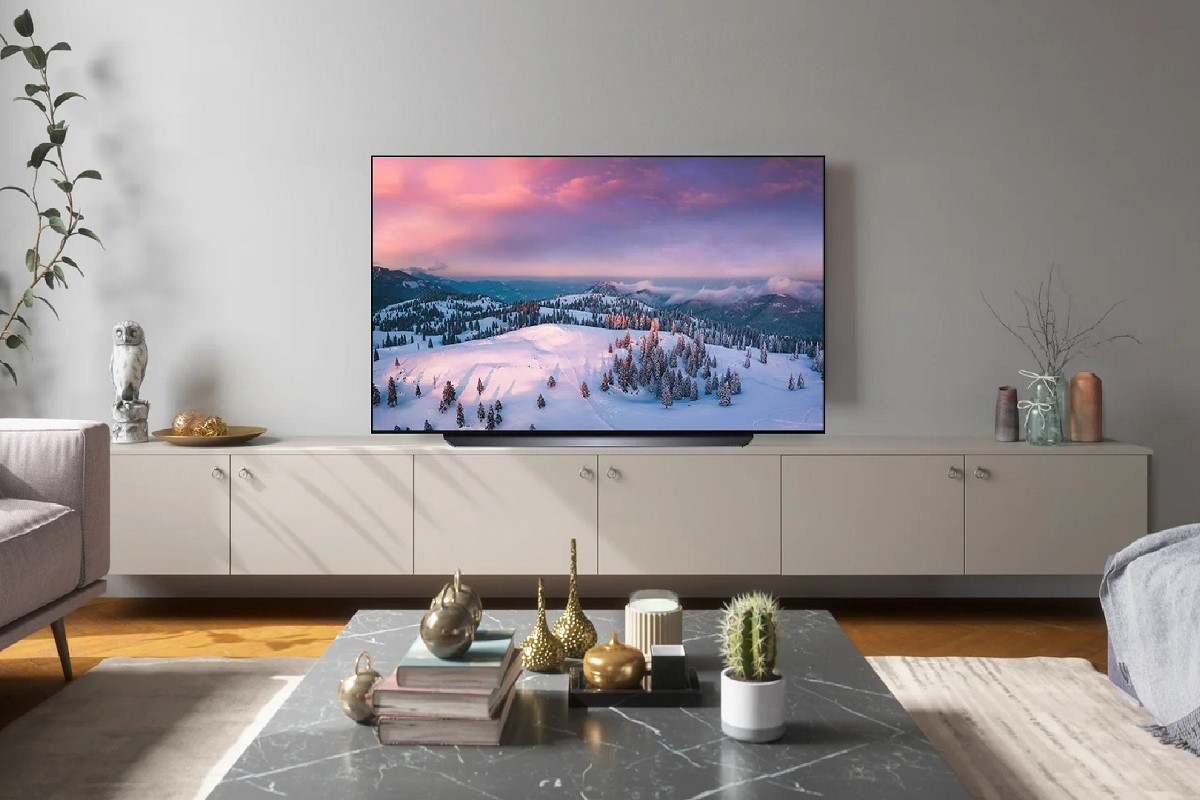 Smart TV sur mur du salon, car l'application B.tv intégrée aux téléviseurs Samsung et LG et Android