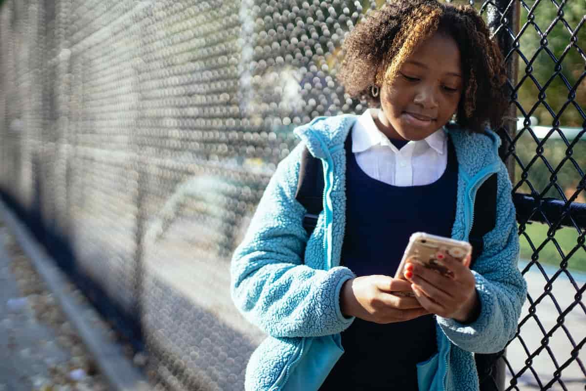 Meilleur smartphone pour adolescent : quel modèle acheter en
