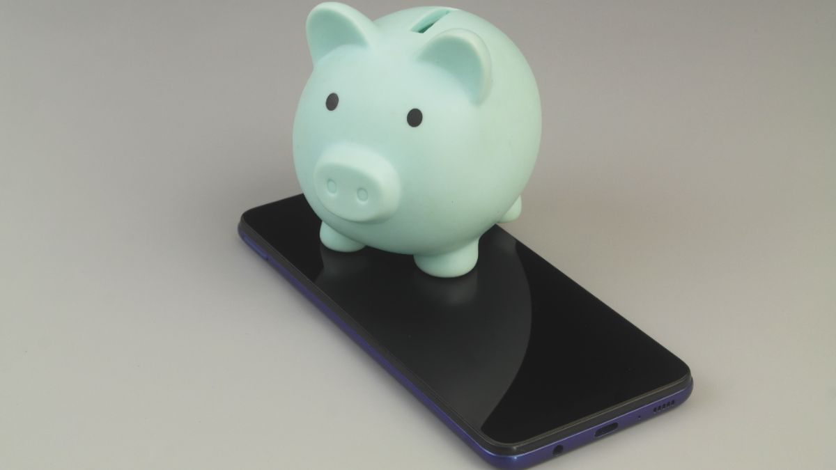Tirelire cochon verte sur smartphone car seulement 1.49€ pour forfait NRJ Mobile avec téléphonie illimitée et 100 Mo