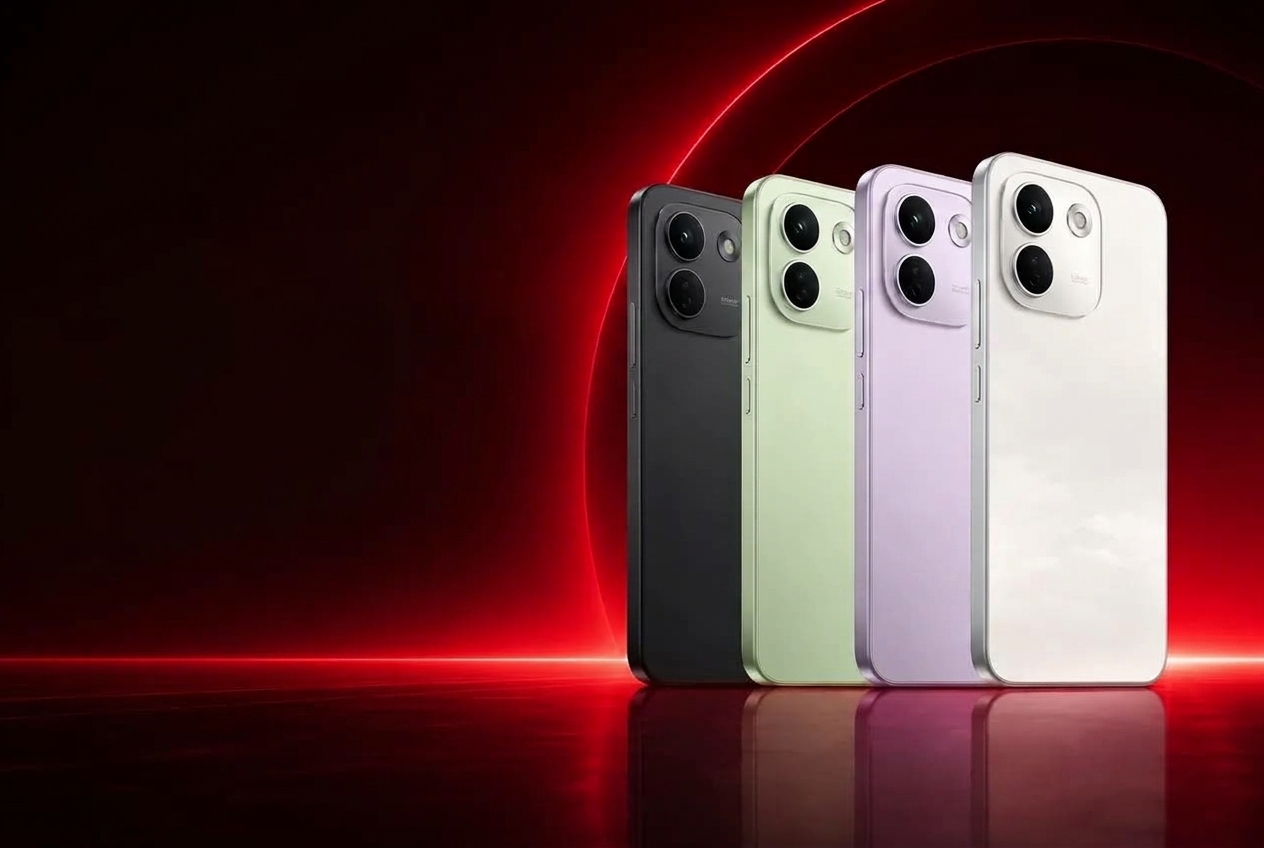 Quatre smartphones de couleurs différentes alignés sur un fond rouge.