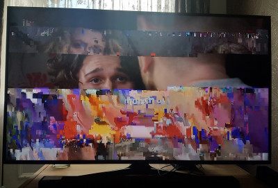 Flux TV dégradé et image pixelisée 
