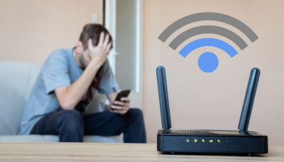 Un homme n'arrive pas à se connecter à Internet à cause du mauvais réseau Wi-Fi