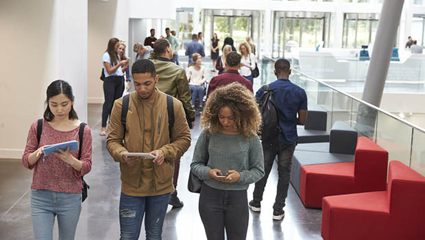 Internet, pour les étudiants, connectés de partout