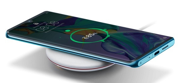 Le Huawei P30 est compatible avec la recharge par induction.