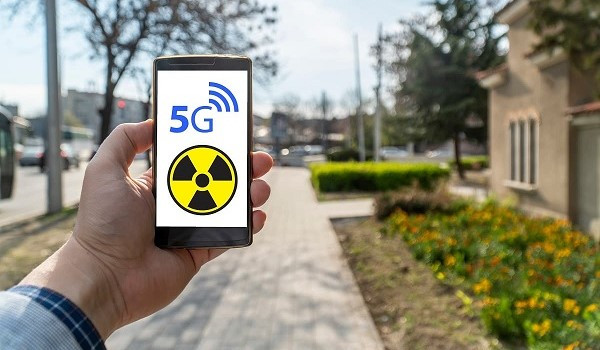 Les ondes des smartphones représentent plus un danger pour la santé que celles de la 5G