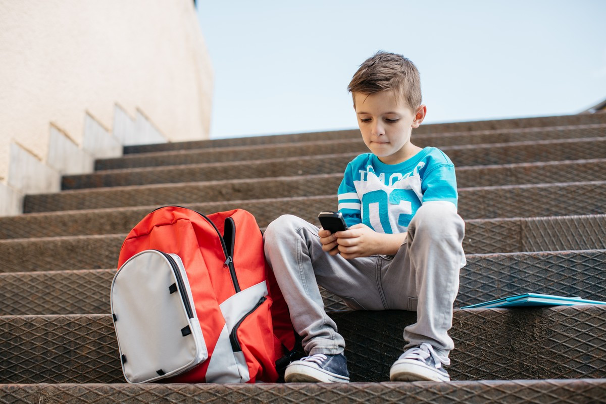 Quel téléphone choisir pour la rentrée de votre enfant au collège ?