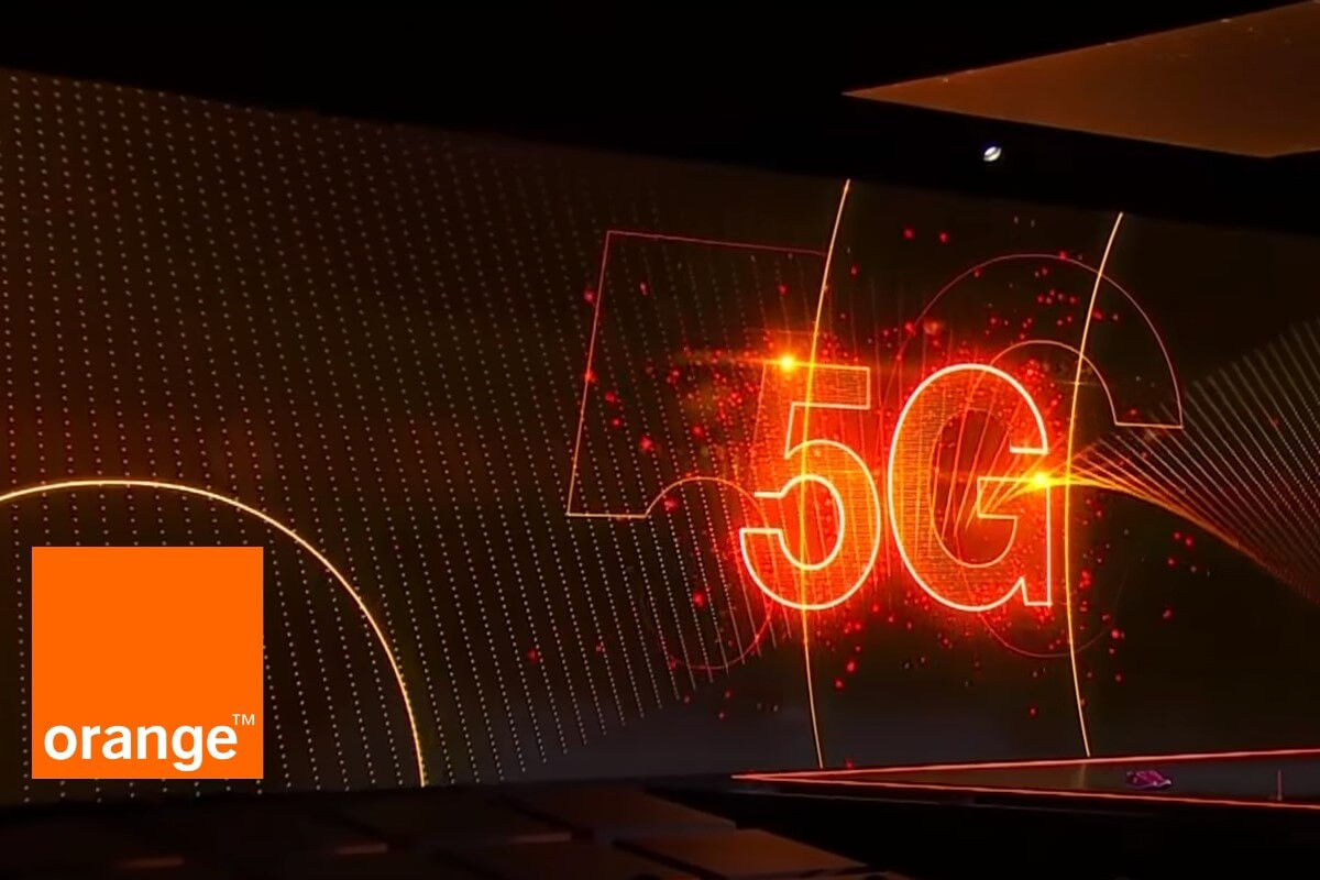 Logos 5G et Orange sur fond noir, car reprise de l'opération "Hello 5G" au 1er juillet, avec 50 000 forfaits 5G offerts aux premiers inscrits de l'application